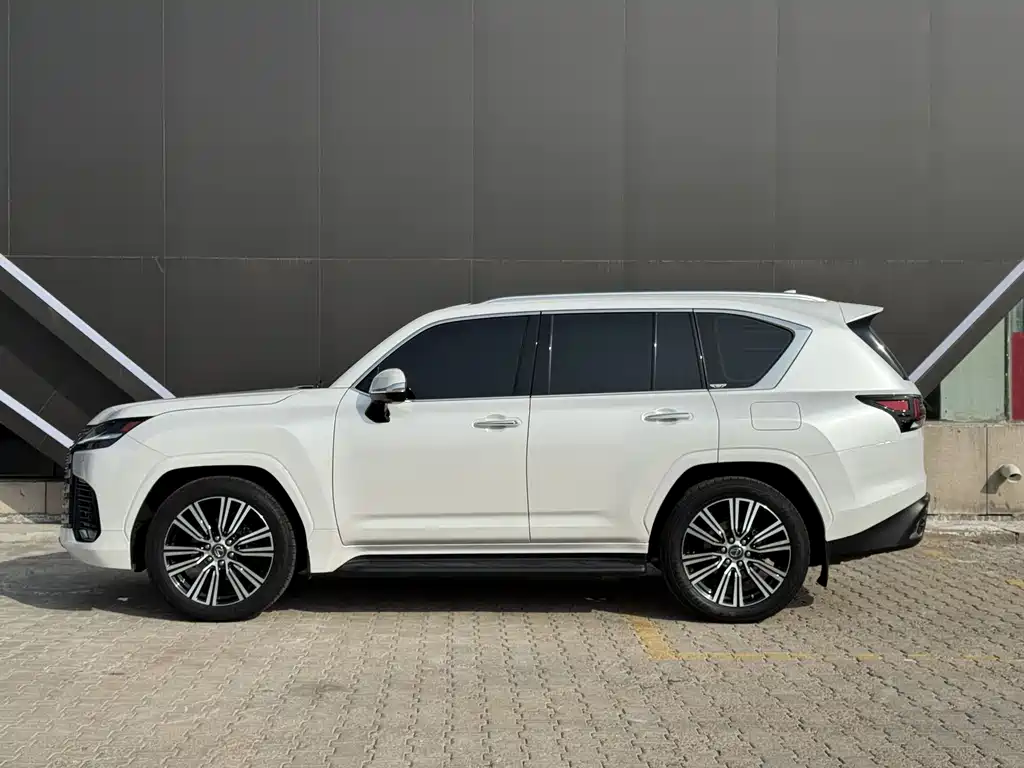 Lexus LX 雷克萨斯LX 2022款 600 Signature签名中东版