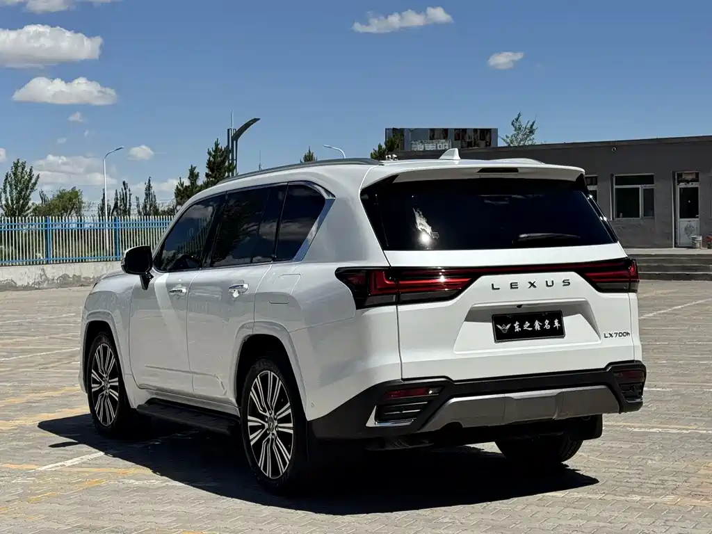 Lexus LX 700 h Territory