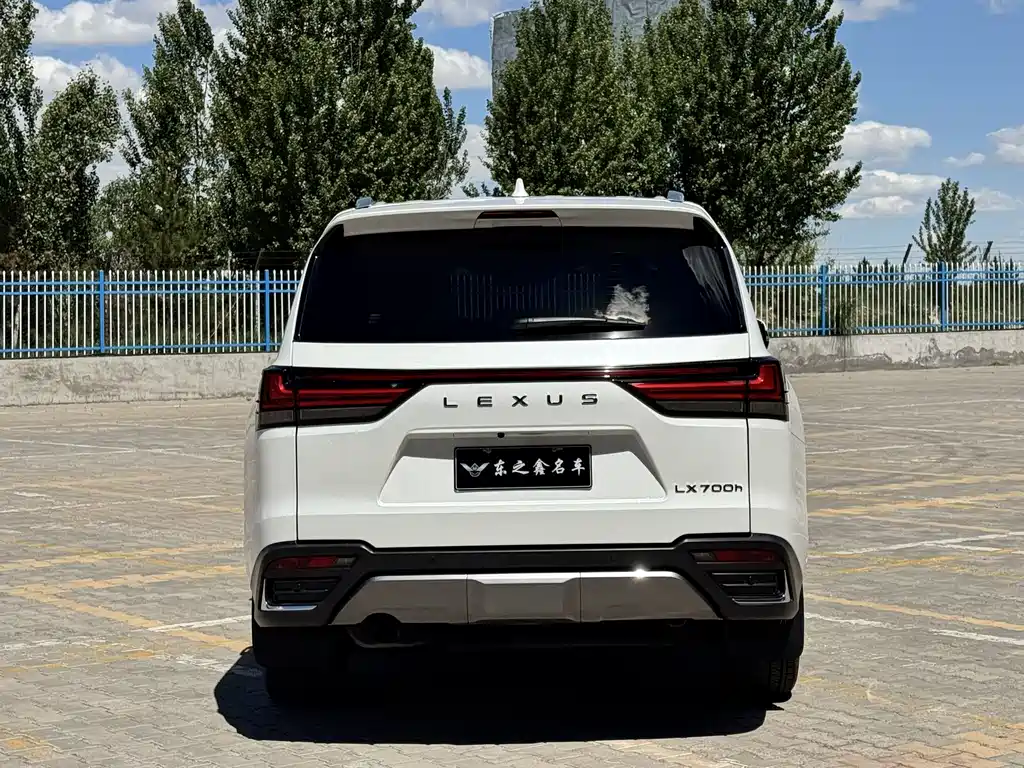 Lexus LX 700 h Territory