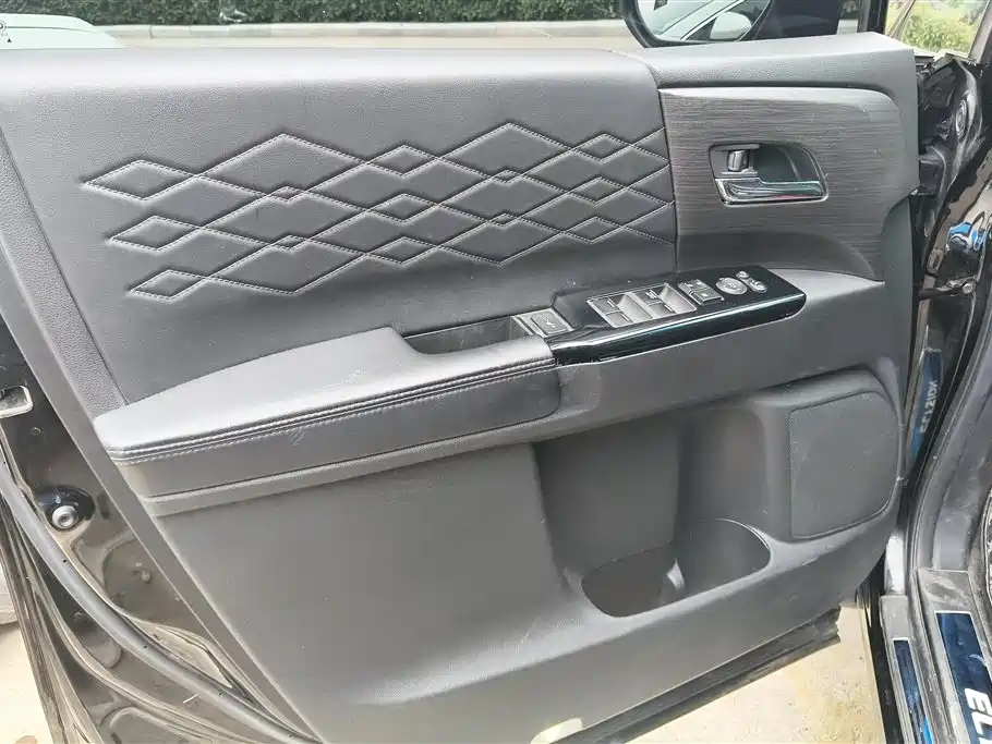 Elysion 2.0 L e:HEV Luxury