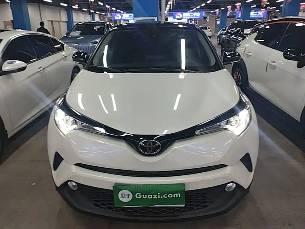 Toyota C-HR 2.0 L Leading