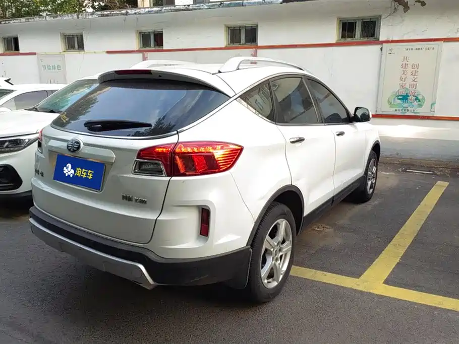 Besturn X80 2.0 L Auto Luxury