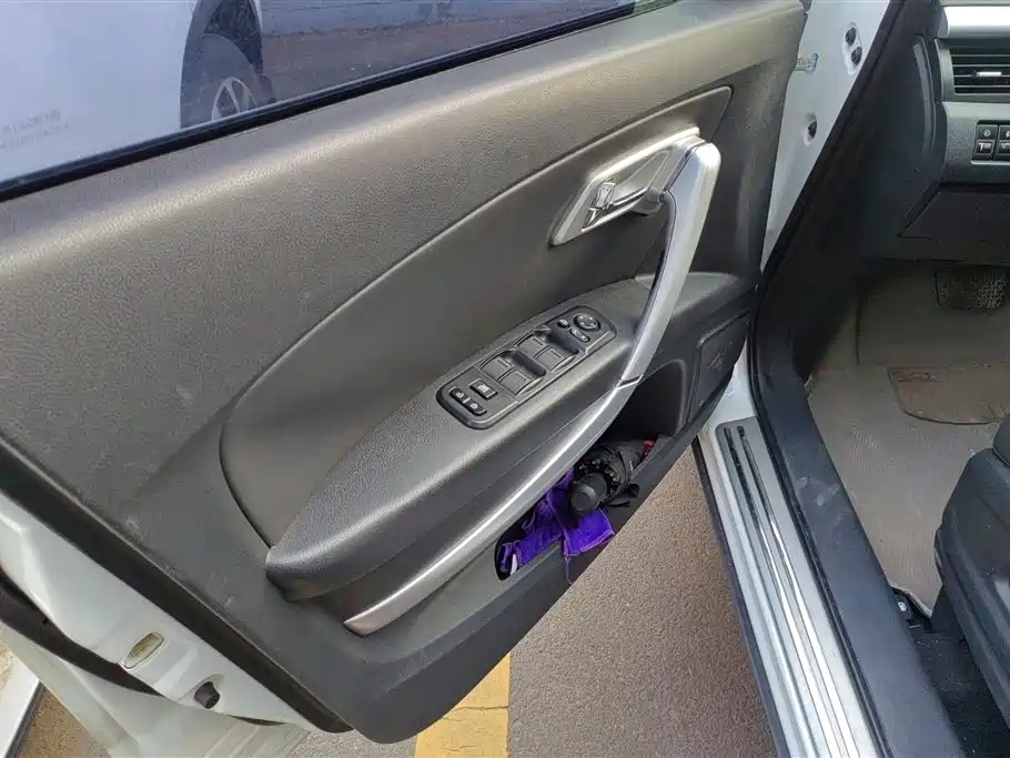 Besturn X80 2.0 L Auto Luxury