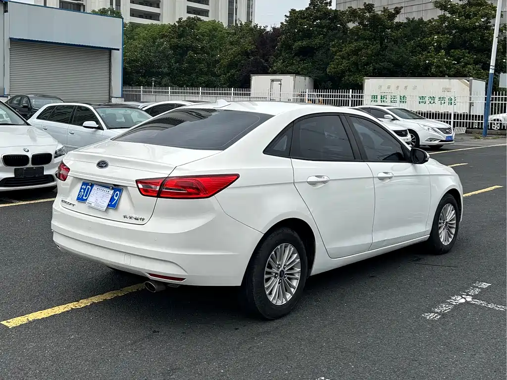 Escort 1.5 L Auto Comfort