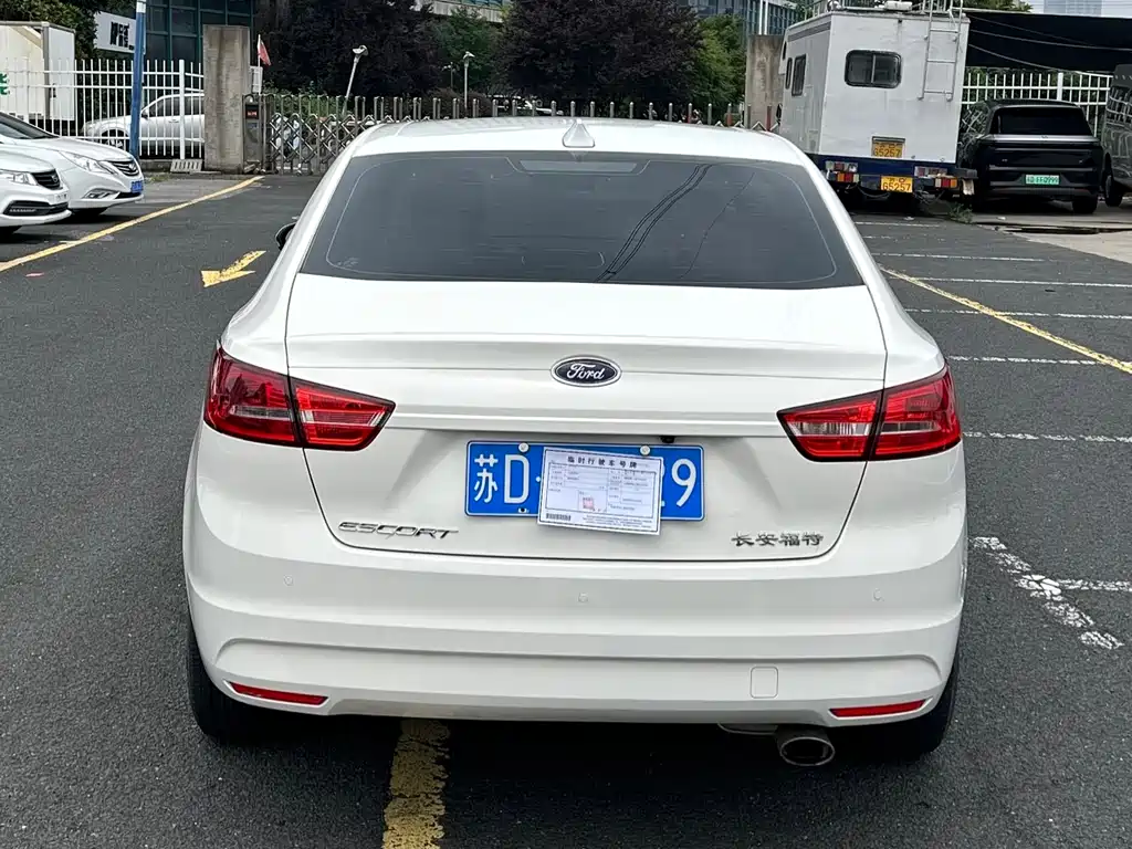 Escort 1.5 L Auto Comfort