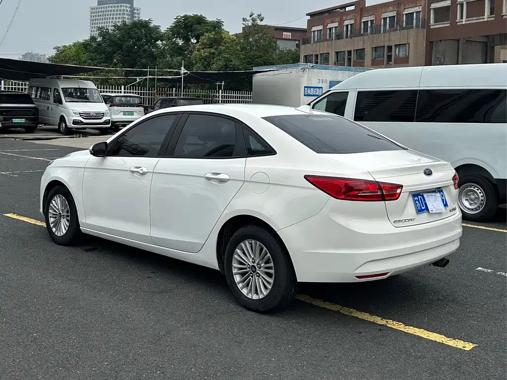 Escort 1.5 L Auto Comfort