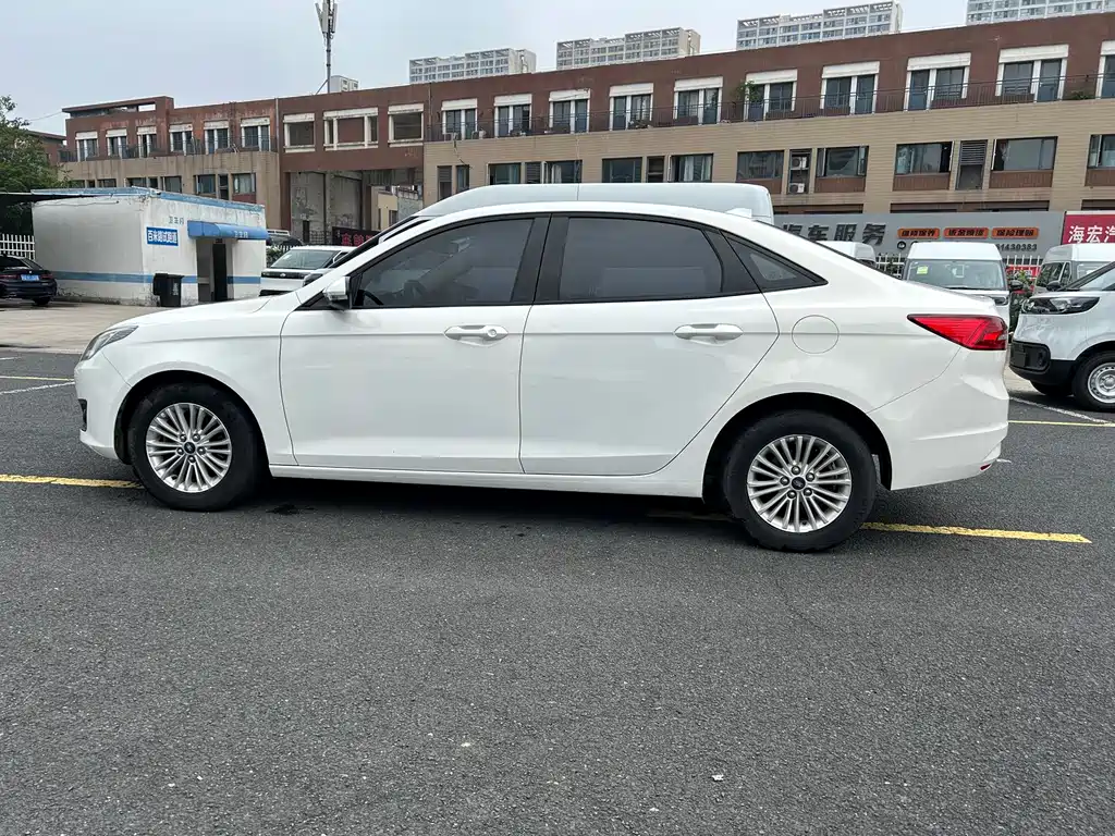 Escort 1.5 L Auto Comfort