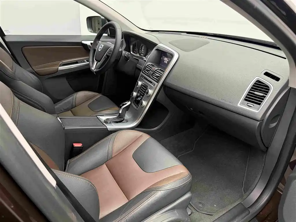 Volvo XC60 T5 AWD Smart Vision Upgraded