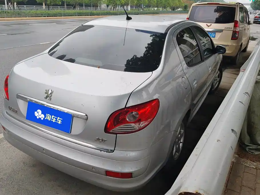 Peugeot 207 Sedan 1.4 L Manual