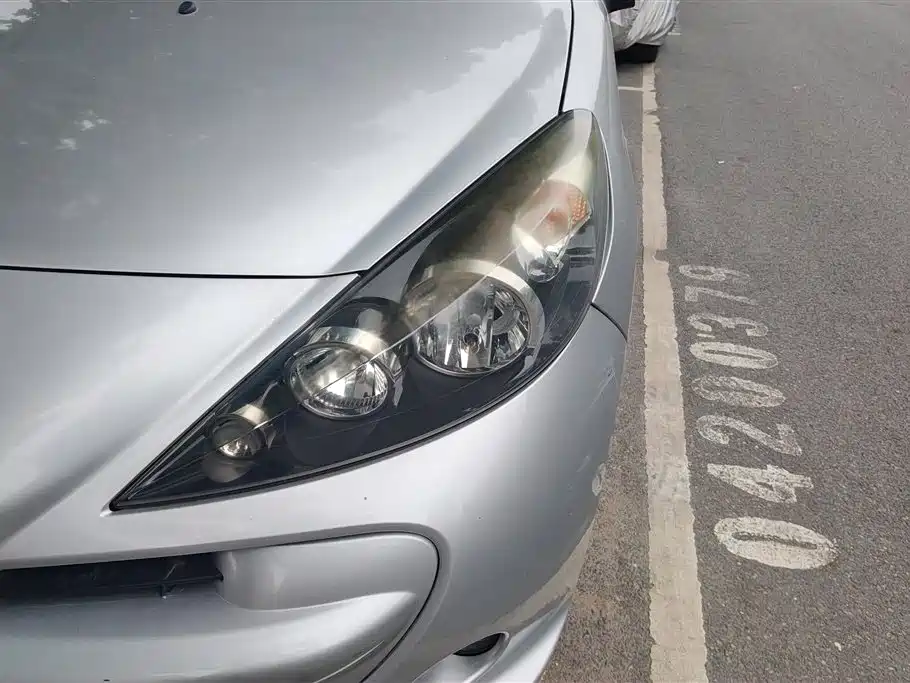 Peugeot 207 Sedan 1.4 L Manual
