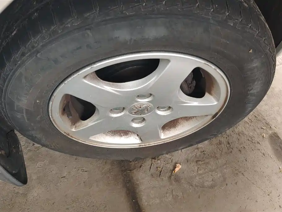Peugeot 207 Sedan 1.4 L Manual