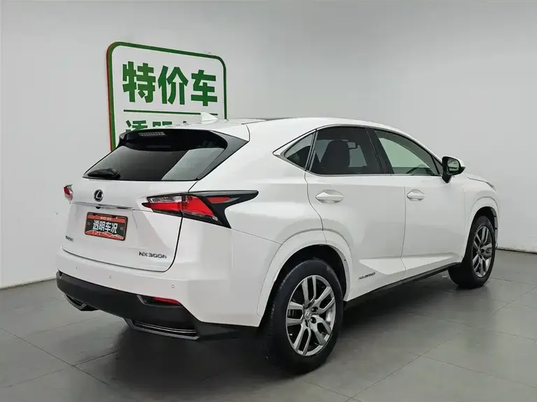 Lexus NX 300 h AWD Sharp Premium