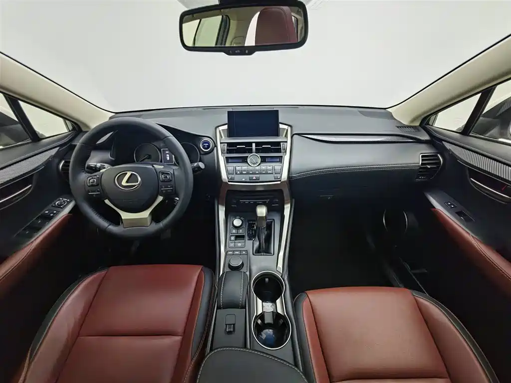 Lexus NX 300 h AWD Sharp Premium