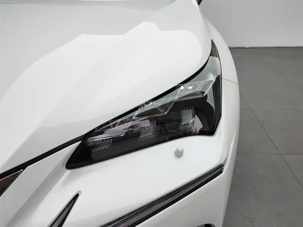 Lexus NX 300 h AWD Sharp Premium