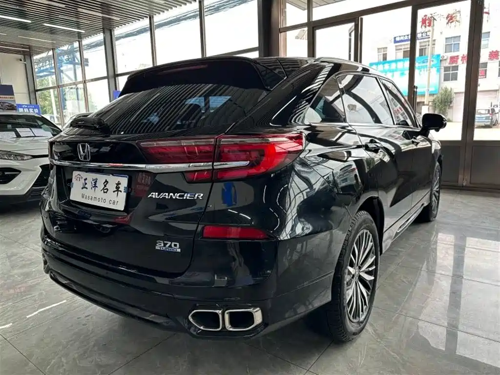Avancier 370 TURBO 4 WD Premium Two-tone