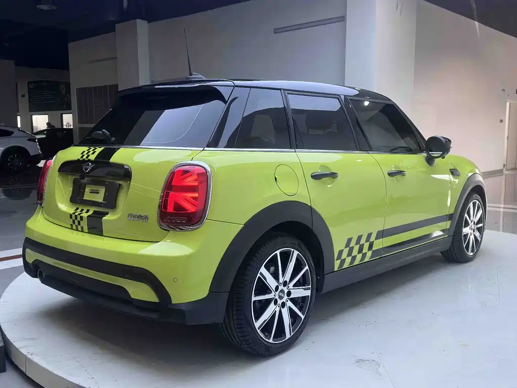 MINI Facelift 1.5 T COOPER Artist 5-door