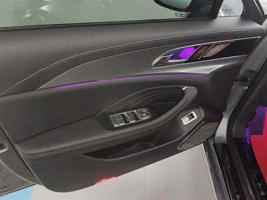 Hongqi H5 2.0 T Auto Connected Flagship Enjoyment