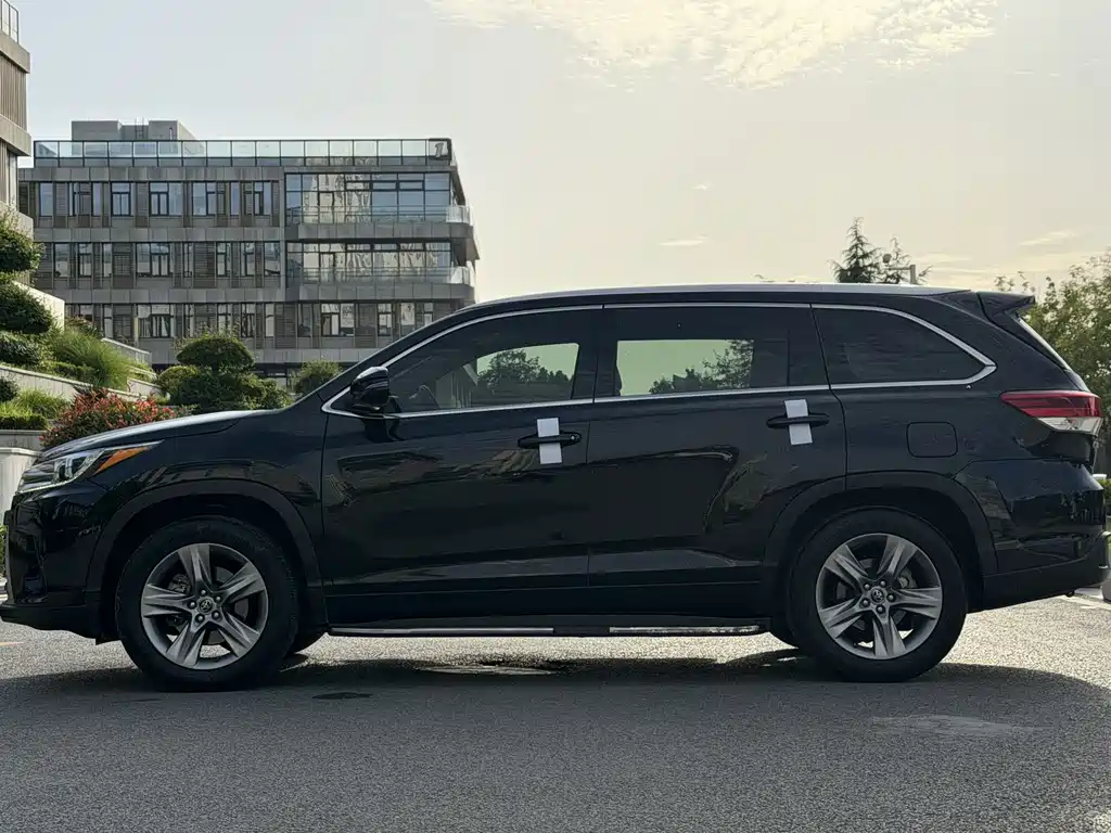 Highlander 2.0 T 4 WD Distinguished 7-seat CN-VI