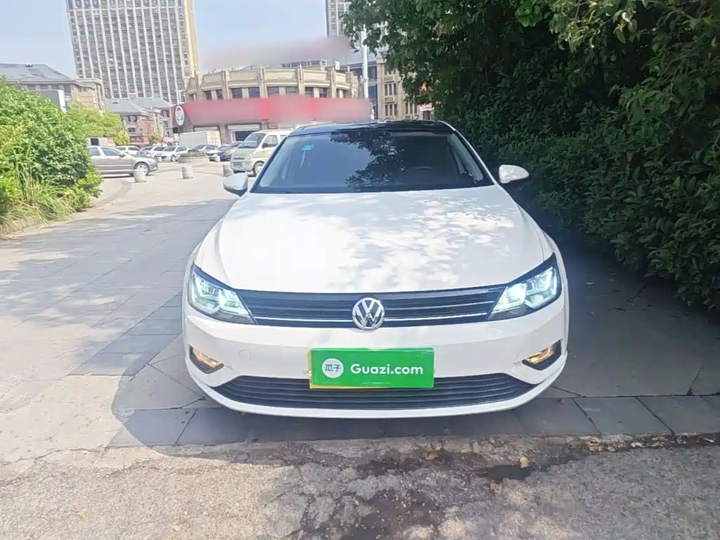 Lamando 230 TSI DSG Style