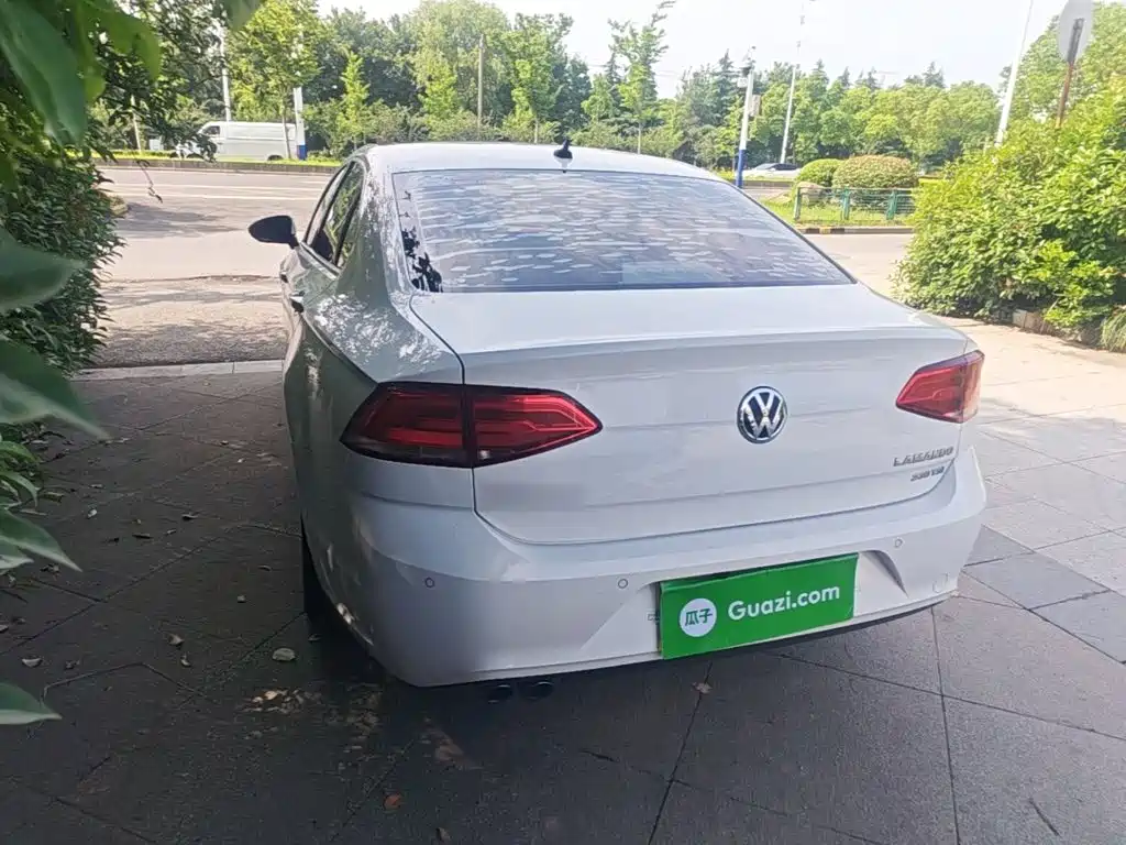 Lamando 230 TSI DSG Style