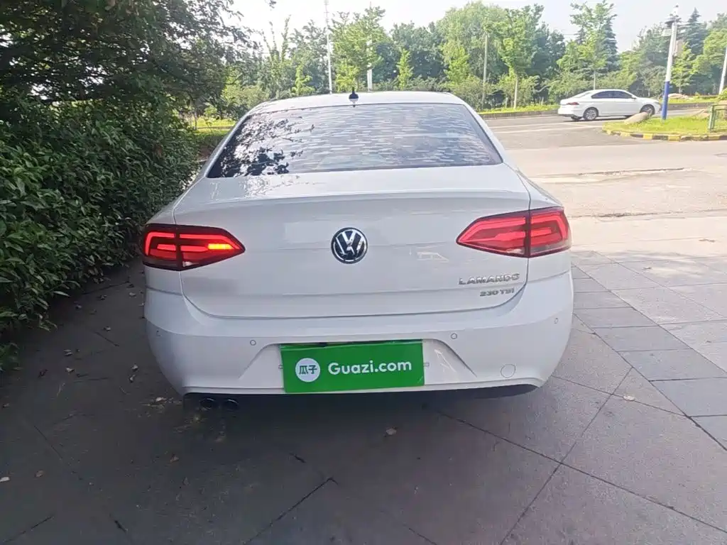 Lamando 230 TSI DSG Style