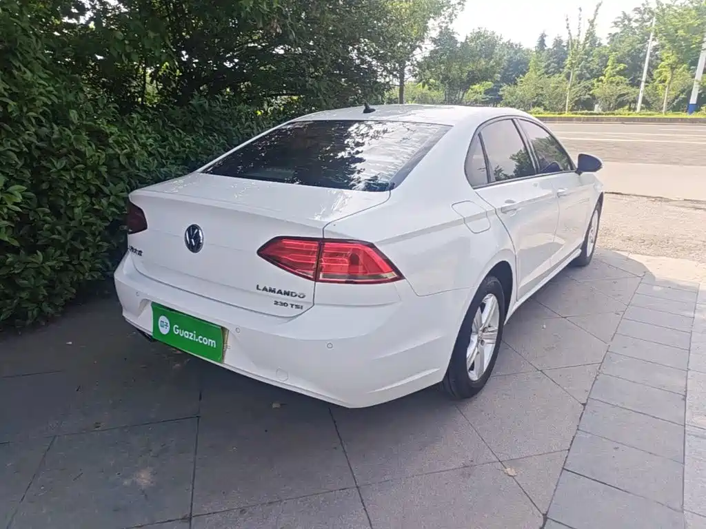 Lamando 230 TSI DSG Style
