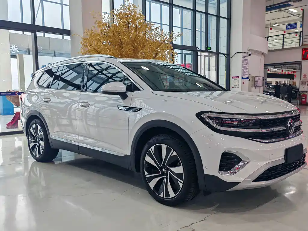 Talagon 380 TSI 4 WD Flagship Victory Realm 6-seat