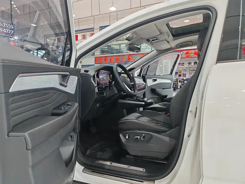 Talagon 380 TSI 4 WD Flagship Victory Realm 6-seat