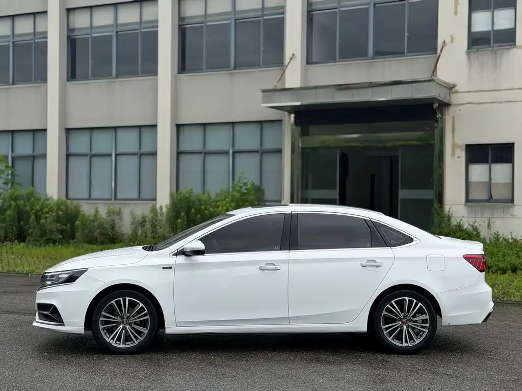 Roewe i6 Classic PLUS 1.6 L CVT 4 G Connected Flagship Bravo