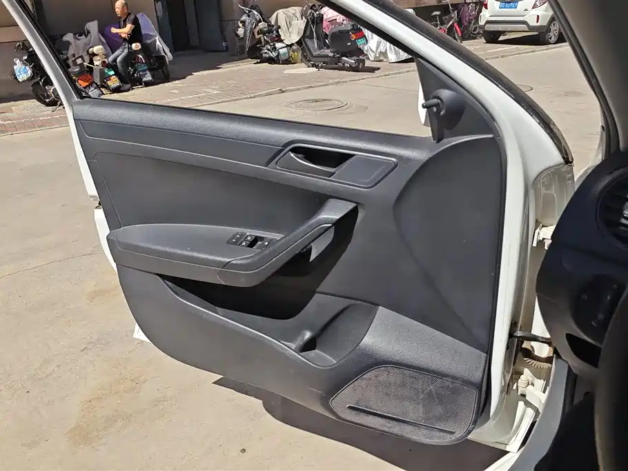Jetta 1.6 L Manual Fashion