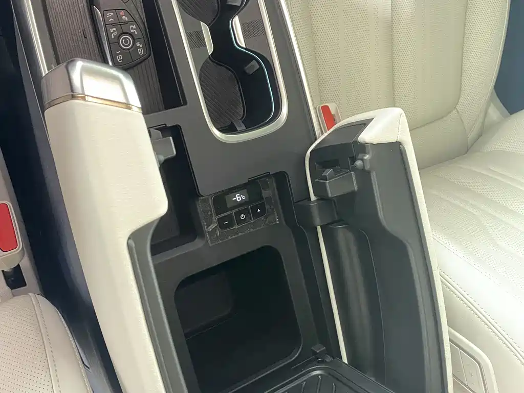 Century 2.0 T 7-seat Heritage