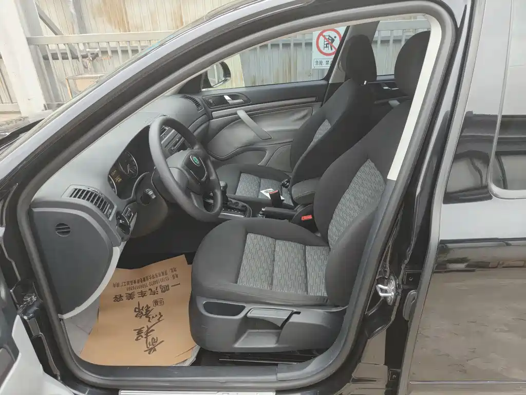 Octavia 1.6 L Auto Yijie