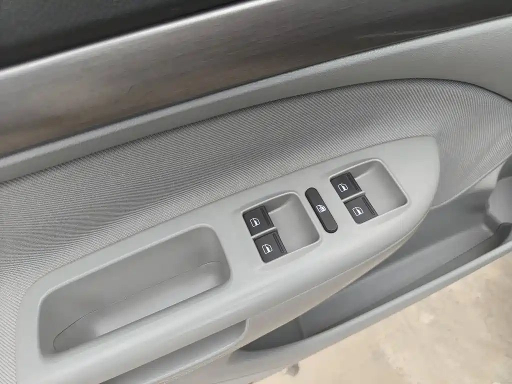 Octavia 1.6 L Auto Yijie
