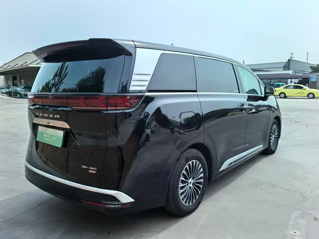 Denza D9 DM-i Smart Drive 1020 4 WD Flagship