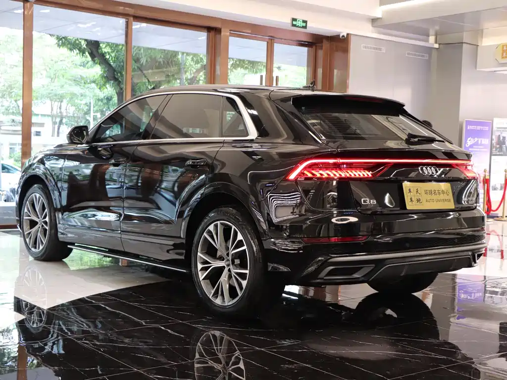 Audi Q8 55 TFSI Luxury Dynamic