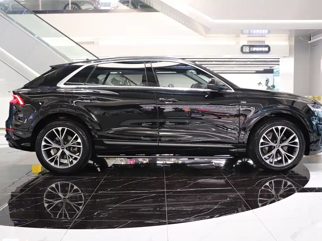 Audi Q8 55 TFSI Luxury Dynamic