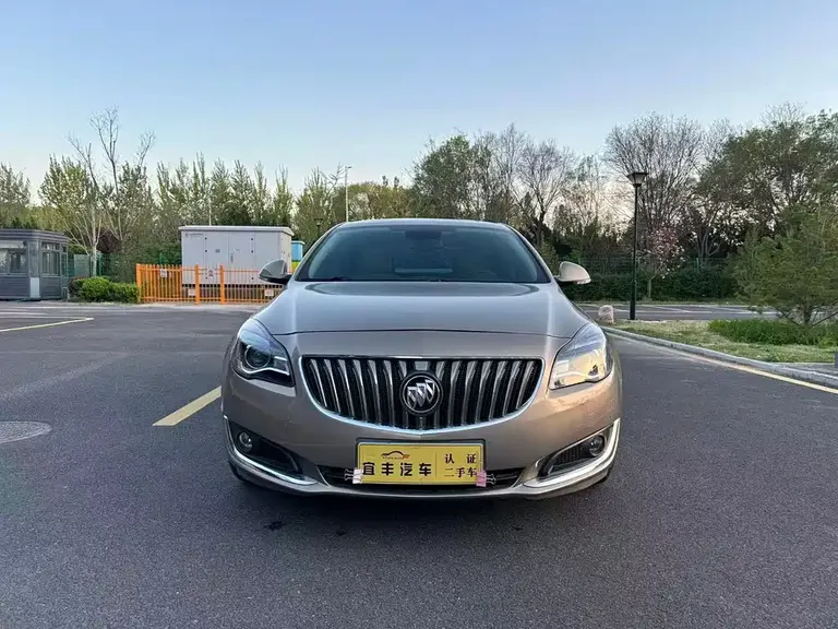 Buick Regal 2.0 L Elite Fashion