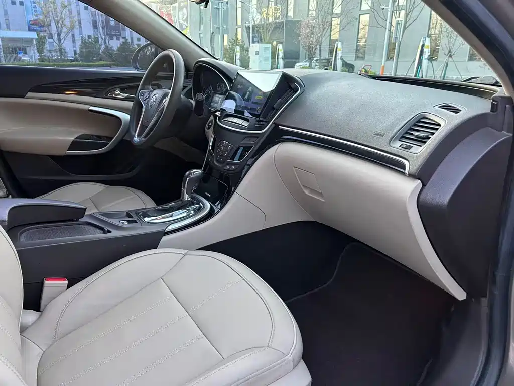 Regal 2.0 L Elite Fashion