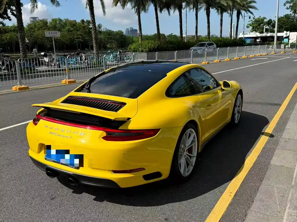 Porsche 911 Carrera 4 3.0 T