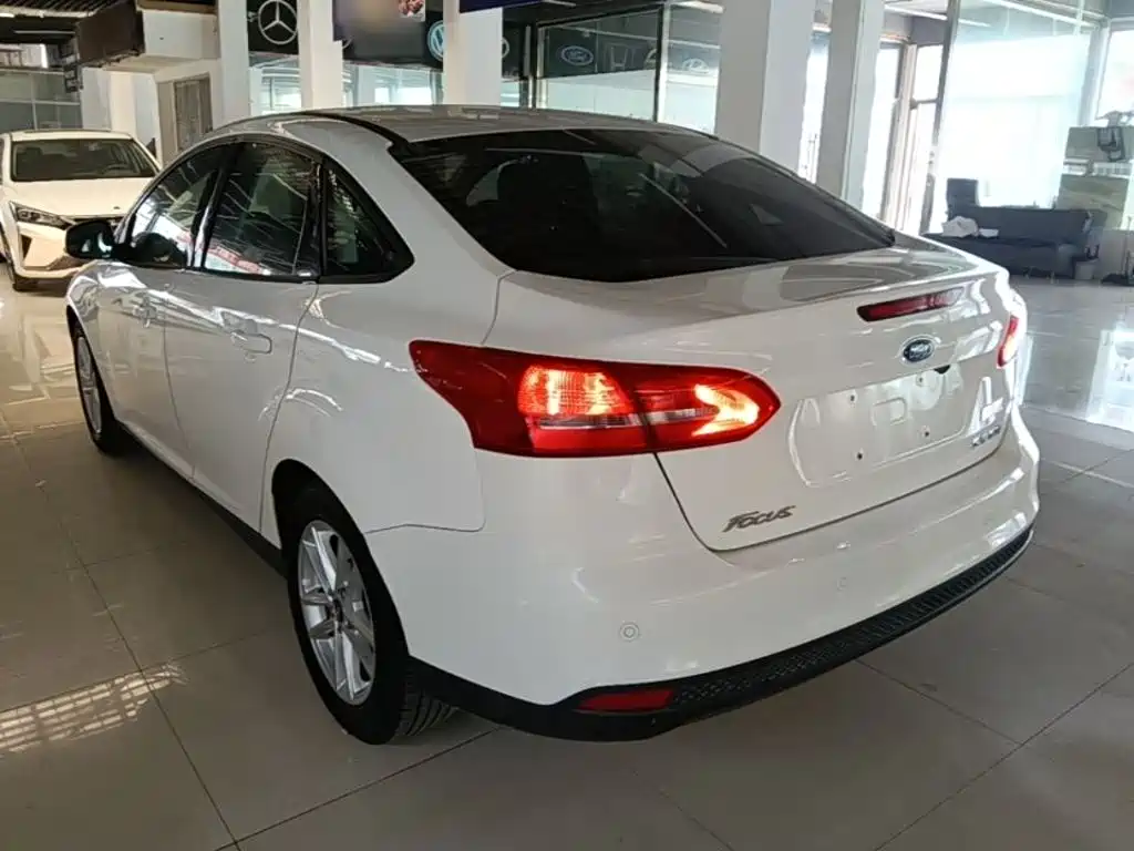 Focus Sedan 1.6 L Auto Style