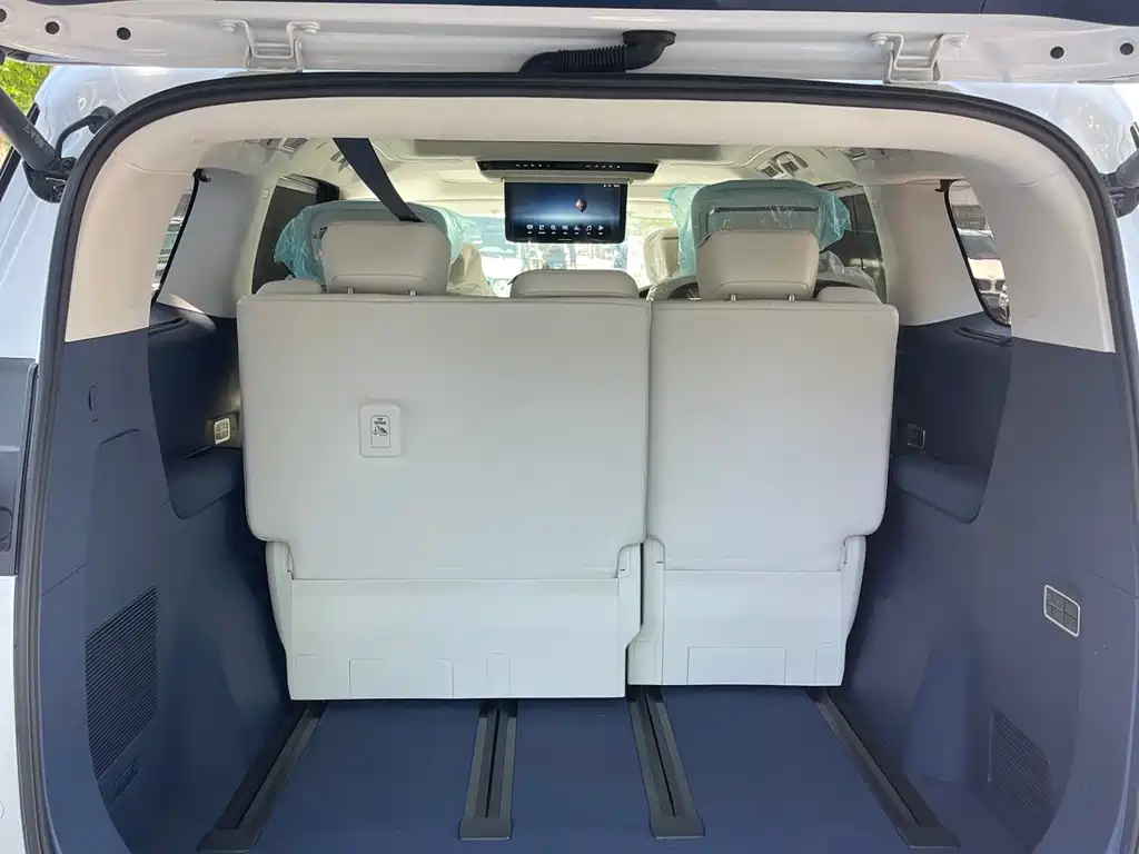 Century 2.0 T 7-seat Heritage