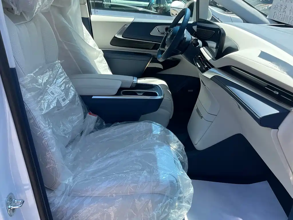 Century 2.0 T 7-seat Heritage