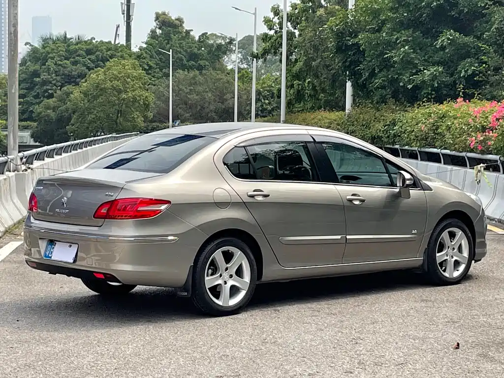 Peugeot 408 2.0 L Auto Comfort