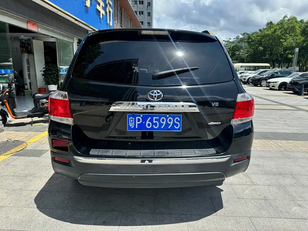 Highlander 2.7 L 2 WD 5-seat Elite