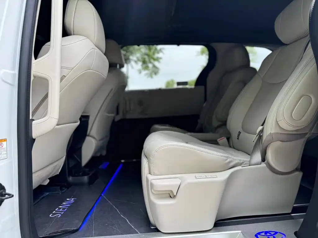 Sienna 2.5 L Hybrid Distinguished