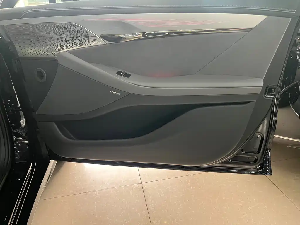 Voyah Zhuiguang PHEV 4 WD Ultra Long Range Executive