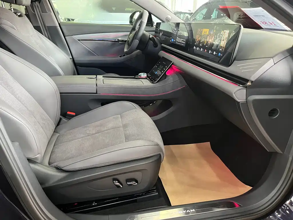 Voyah Zhuiguang PHEV 4 WD Ultra Long Range Executive
