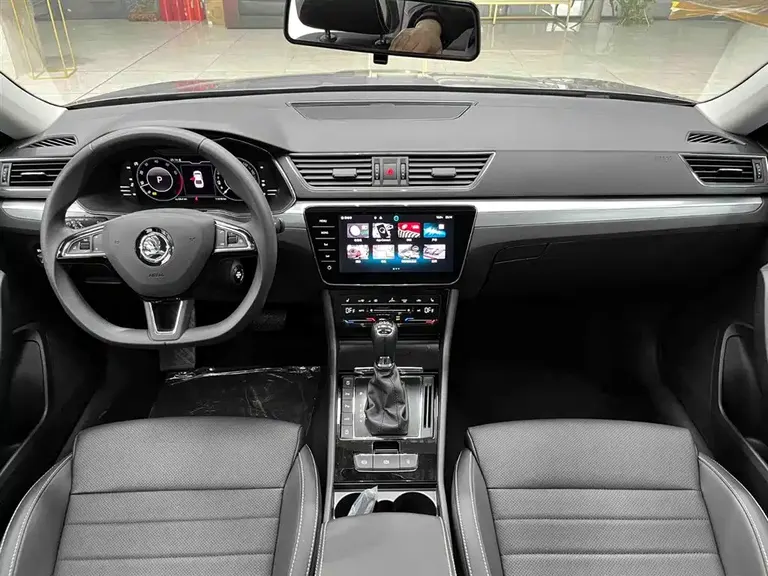 Skoda Superb Facelift TSI280 DSG Premium