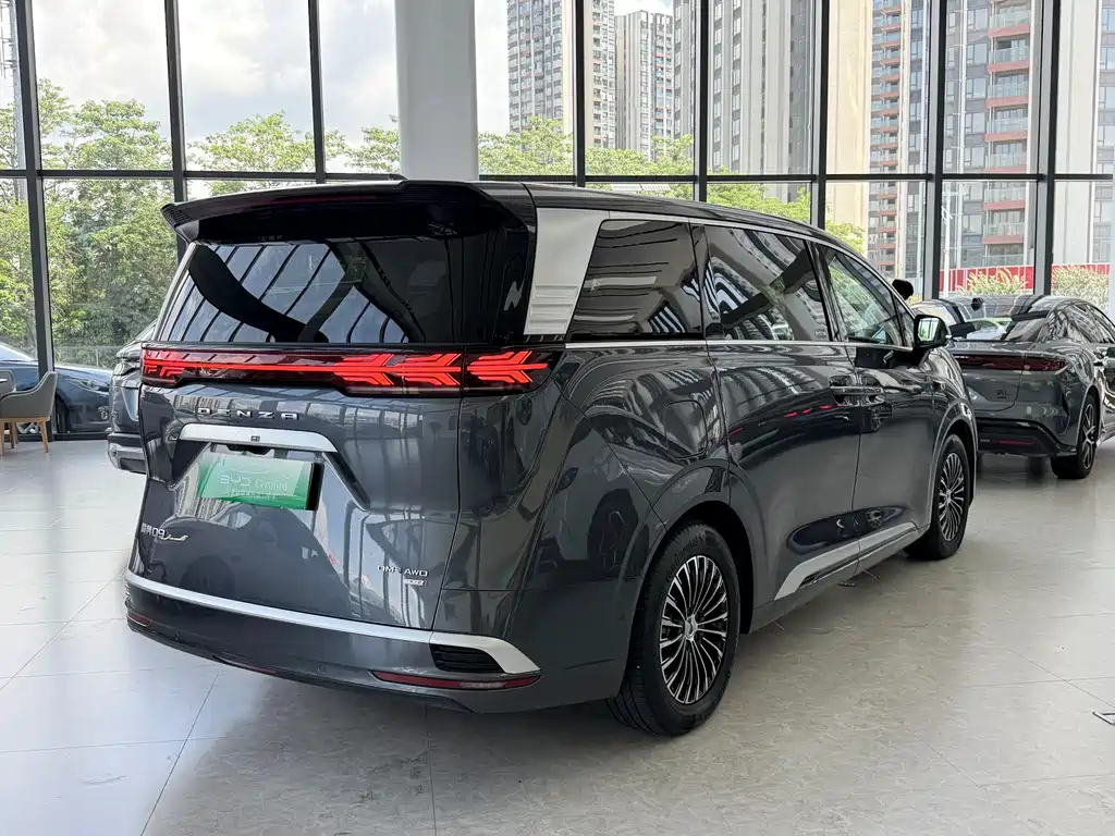 Denza D9 DM-i Smart Drive 1020 4 WD Flagship