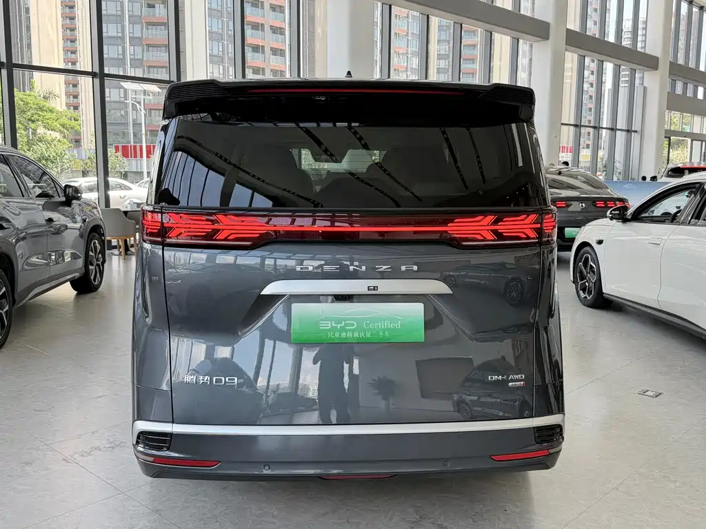 Denza D9 DM-i Smart Drive 1020 4 WD Flagship